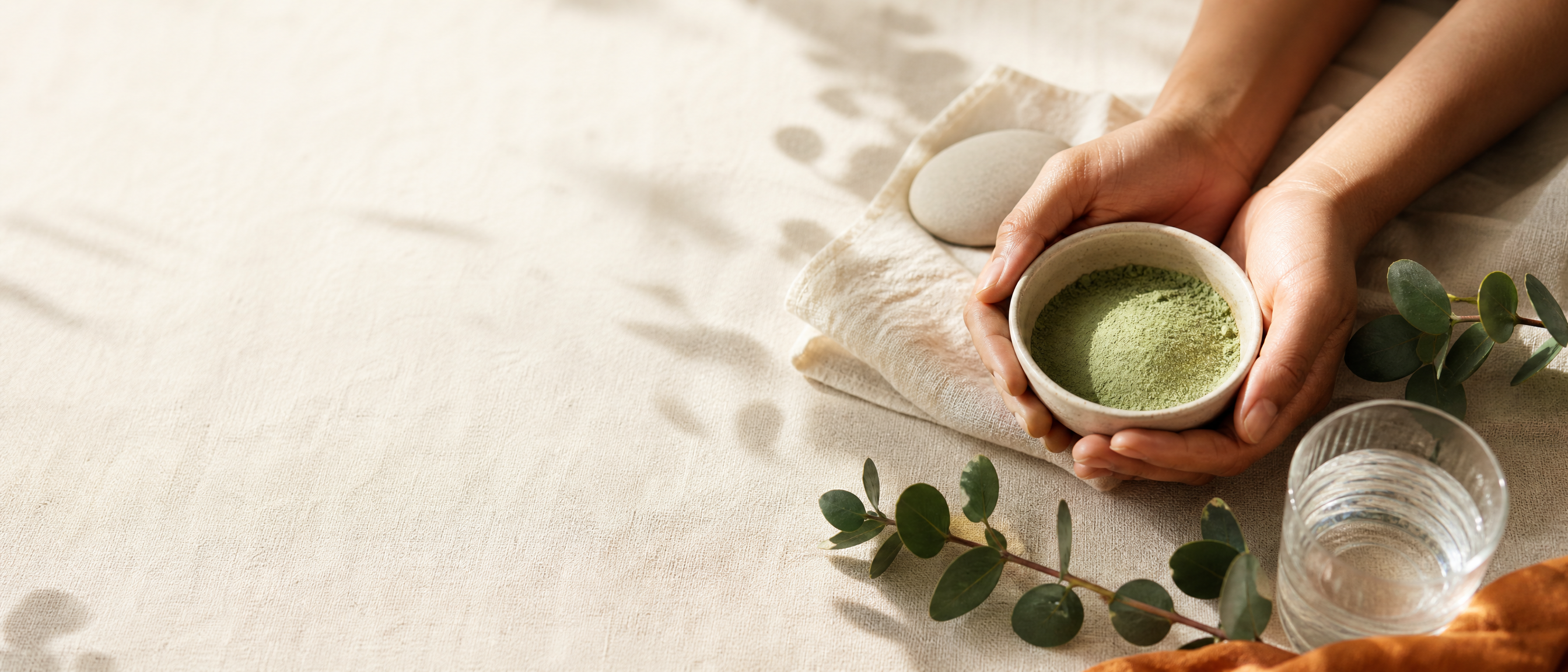 A quiet Sunday wellness ritual with green powder, warm light and botanical detail